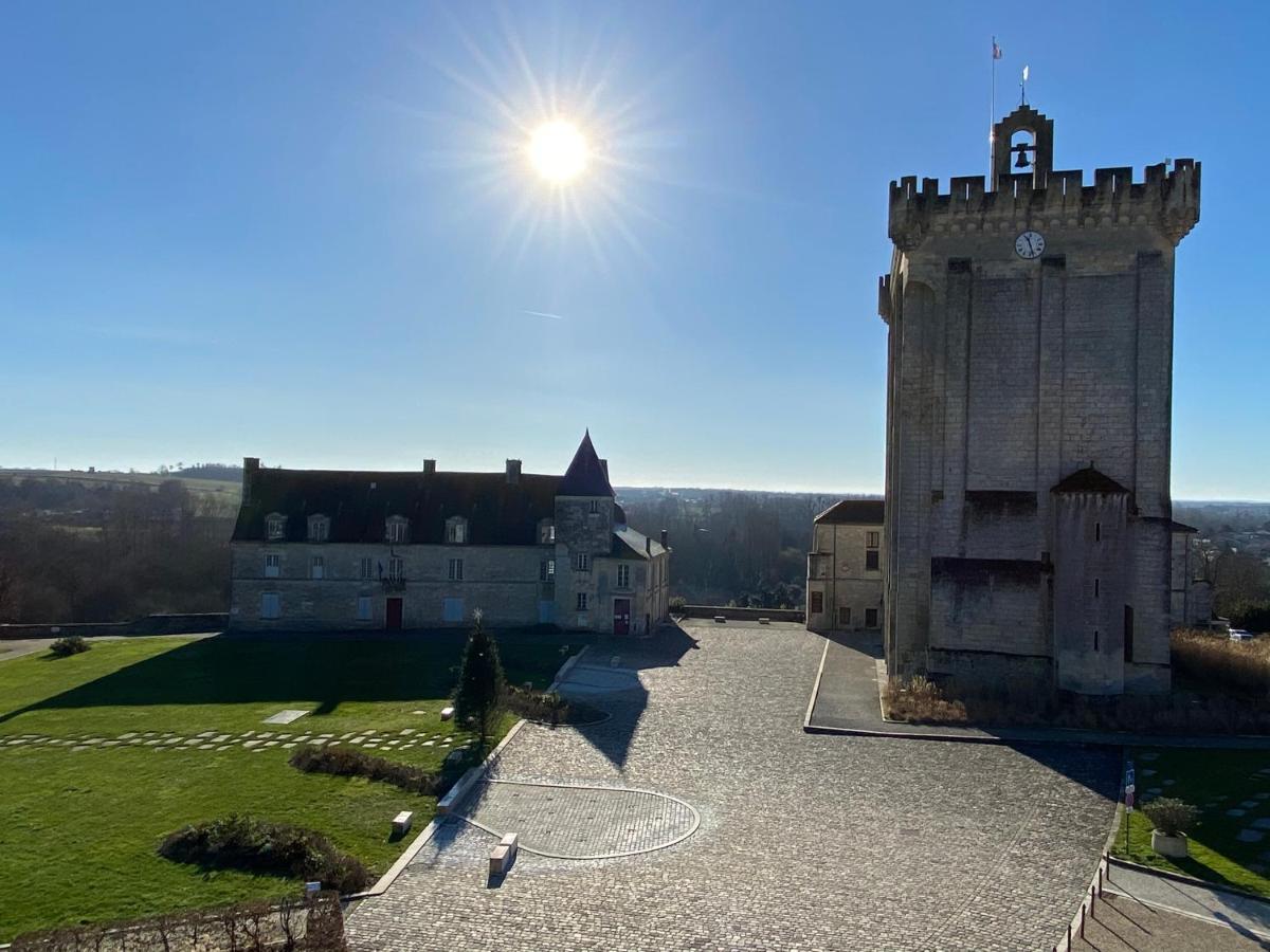 Appartement Face Au Donjon Pons Kültér fotó